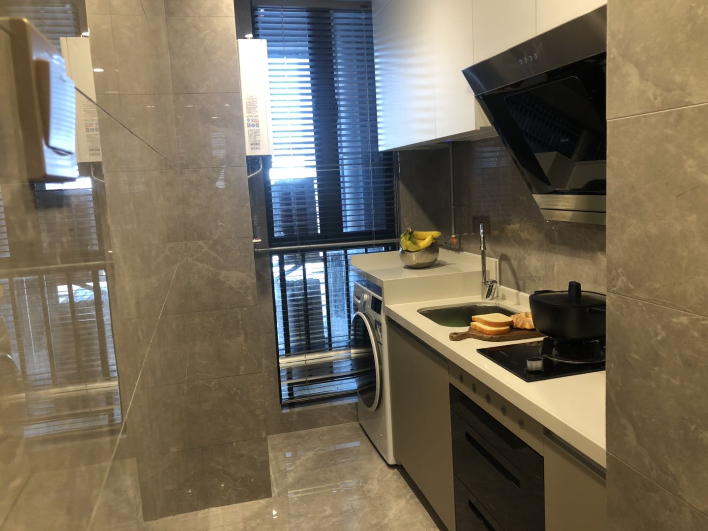 英郡假日廣場(chǎng)2房231萬元/套起