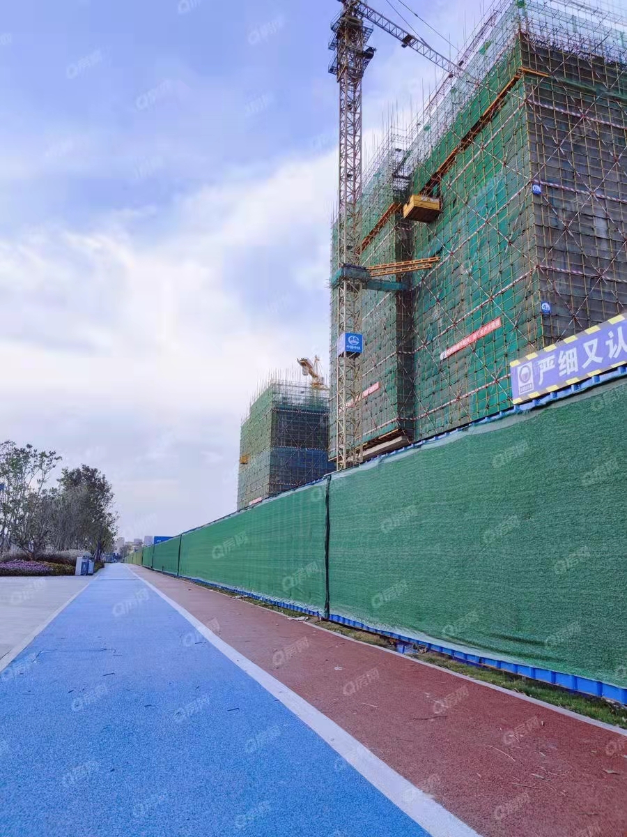 信鴻灣區(qū)智谷均價(jià)-7500元/平