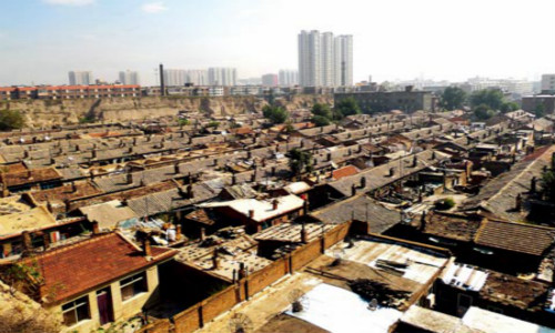 某某大爺因為拆遷名下多套房產