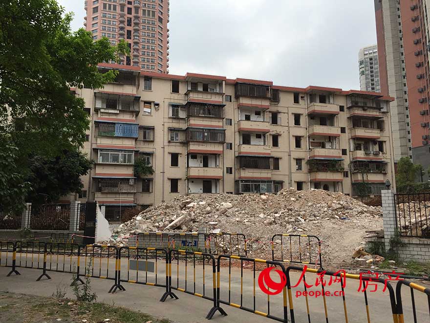 首先我們購(gòu)買(mǎi)的是深圳市關(guān)外的回遷房指標(biāo)