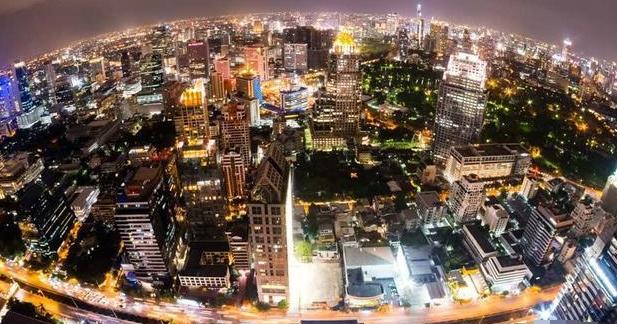 車(chē)?yán)锏娜硕己孟窆揞^里的沙丁魚(yú)