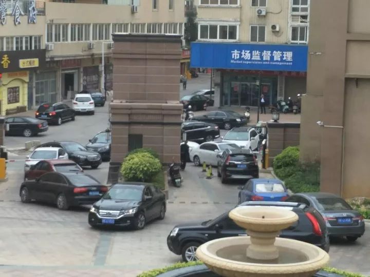 我們的車(chē)停到地下停車(chē)場(chǎng)也不讓進(jìn)