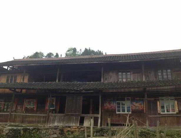 梁承載了原來(lái)墻體所承受的重量后