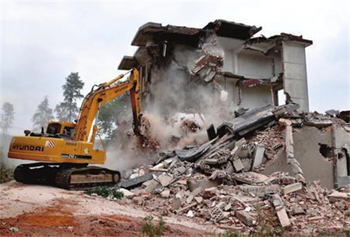 買小產(chǎn)權(quán)房最好買已成規(guī)?；?></img></p>
<p><strong>如果想安全且合法的購買小產(chǎn)權(quán)房</strong></p>
<p>1、假如想安全且合法的買回小產(chǎn)權(quán)房，購房人你畢竟要看一看自己除非歸屬于村內(nèi)集體內(nèi)部的核心人物吧。</p>
<p>2、按照“法不責眾”的準則，如果小產(chǎn)權(quán)房已成品牌化，這么主權(quán)國家也就根本無法隨意拆毀了，但若就會導(dǎo)致社會制度擔憂。</p>
<p>3、賣小產(chǎn)權(quán)房*買已成品牌化的，別買單獨的樓房，*最起碼不能輕而易舉拆掉，所以這樣二來，對購房而言還可以略有確保。</p>
<p>4、小產(chǎn)權(quán)房是不容許轉(zhuǎn)賣替該鎮(zhèn)集體以外的相關(guān)人員的，但除非得到了相關(guān)機構(gòu)政府部門的核準，所以該房貸協(xié)議才合理了。</p>
<p>5、這種狀況很特殊，很難在真實世界勞作中少量存有。</p>
<p>6、如果你是特殊年輕人，并使得到特殊的許可。隨著城市化的快速蓬勃發(fā)展，許多貧困地區(qū)也陷入這騰退的難題。</p>
<p>7、只要你要買小產(chǎn)權(quán)房，*先認識一下當?shù)氐某青l(xiāng)規(guī)劃，在不負面影響當?shù)卣w規(guī)劃的前提條件下，小心謹慎訂購小產(chǎn)權(quán)房，不然剛買完便即使被拆掉。</p>
<p><strong>房改房和鄉(xiāng)產(chǎn)房等統(tǒng)稱為小產(chǎn)權(quán)房</strong></p>
<p>1、公共財政是一切行政命令的渴求點，國以民為本，群眾的繁衍是任何中央政府不會貶低的事。</p>
<p>2、我頗為的憂心綜合治理小產(chǎn)權(quán)房的背后是為房地產(chǎn)商哄抬房價上漲、套取巨額利潤。</p>
<p>3、下面是進行討論的基本論點與見解?，F(xiàn)代人經(jīng)常把公產(chǎn)房、經(jīng)營權(quán)房、房改房與鄉(xiāng)產(chǎn)房等通稱為小產(chǎn)權(quán)房。</p>
<p>4、它們的確都有權(quán)受到限制的普遍性，但在國際法屬性上隱含很大區(qū)別。</p>
<p>5、我們這里進行討論的小產(chǎn)權(quán)房是指擁有以下四個特性的樓房。</p>
<p>6、規(guī)劃于小城鎮(zhèn)集體農(nóng)地之上。其規(guī)劃開發(fā)計劃不予規(guī)劃設(shè)計主管部門與住宅行政管理主管部門的許可證。</p>
<p>7、由所在鄉(xiāng)、鄉(xiāng)政府或鄉(xiāng)政府批復(fù)規(guī)劃便轉(zhuǎn)售。買受人非該信用社社會團體領(lǐng)袖。</p>
<p>8、小產(chǎn)權(quán)房義務(wù)紕漏的根本原因是現(xiàn)行法規(guī)對佃農(nóng)集體建設(shè)用地使用權(quán)確權(quán)的管制。</p>
<p>9、傳統(tǒng)認識論指出，佃農(nóng)集體規(guī)劃住宅的所有權(quán)有著屬道德形態(tài)，依附于于農(nóng)戶在宅基地社團中的社員權(quán)，所以沒法私自出讓。</p>
<p><img src=