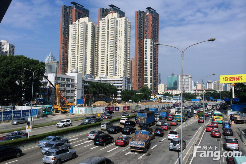 進(jìn)入便是中海鹿丹名苑的文化活動(dòng)中心