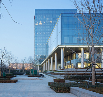 綠城全運(yùn)村項(xiàng)目南側(cè)的喜來(lái)登酒店