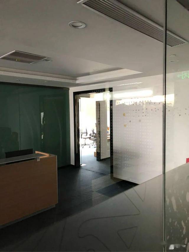 記者來(lái)到馬街摩爾城開(kāi)發(fā)商的物業(yè)辦公室