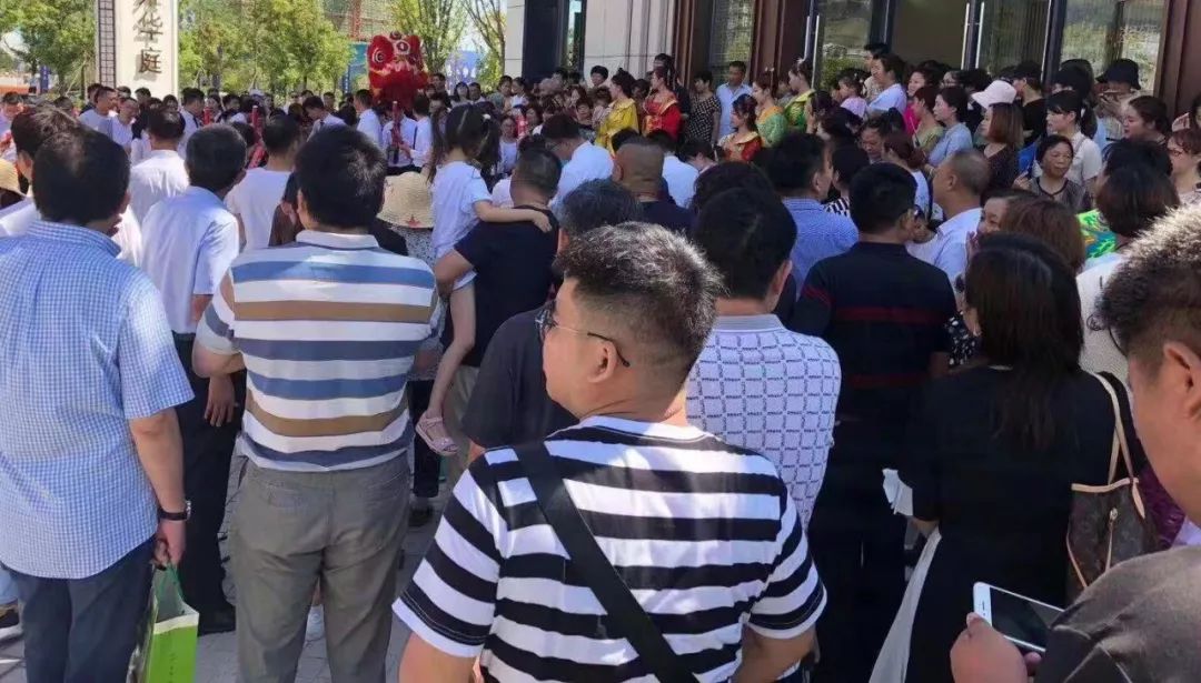 在本報(bào)記者接觸到的購(gòu)買小產(chǎn)權(quán)房的人群中